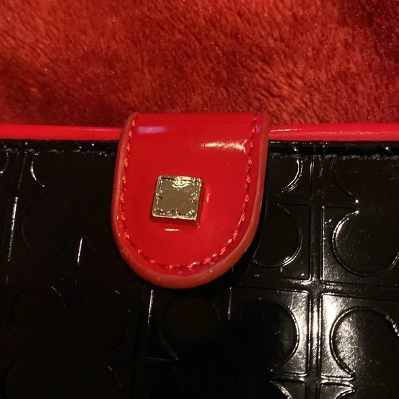 Luxury black red trim clover embossed leather passport holder luggage tag set - Picture 8 of 10